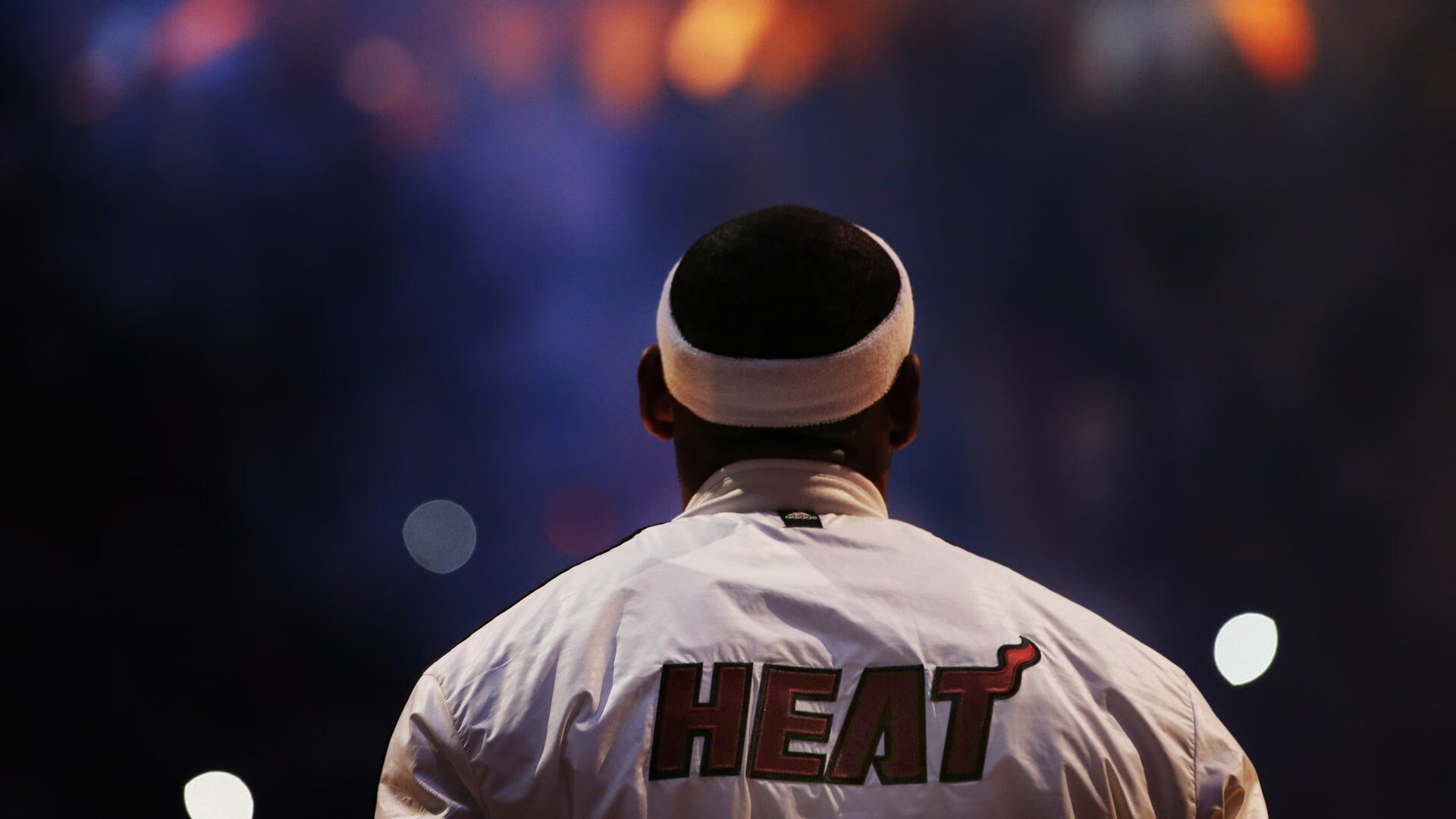乐鱼体育在线下载-NBA球员在媒体危机中应对话术与形象重塑案例，nba主流媒体历史地位