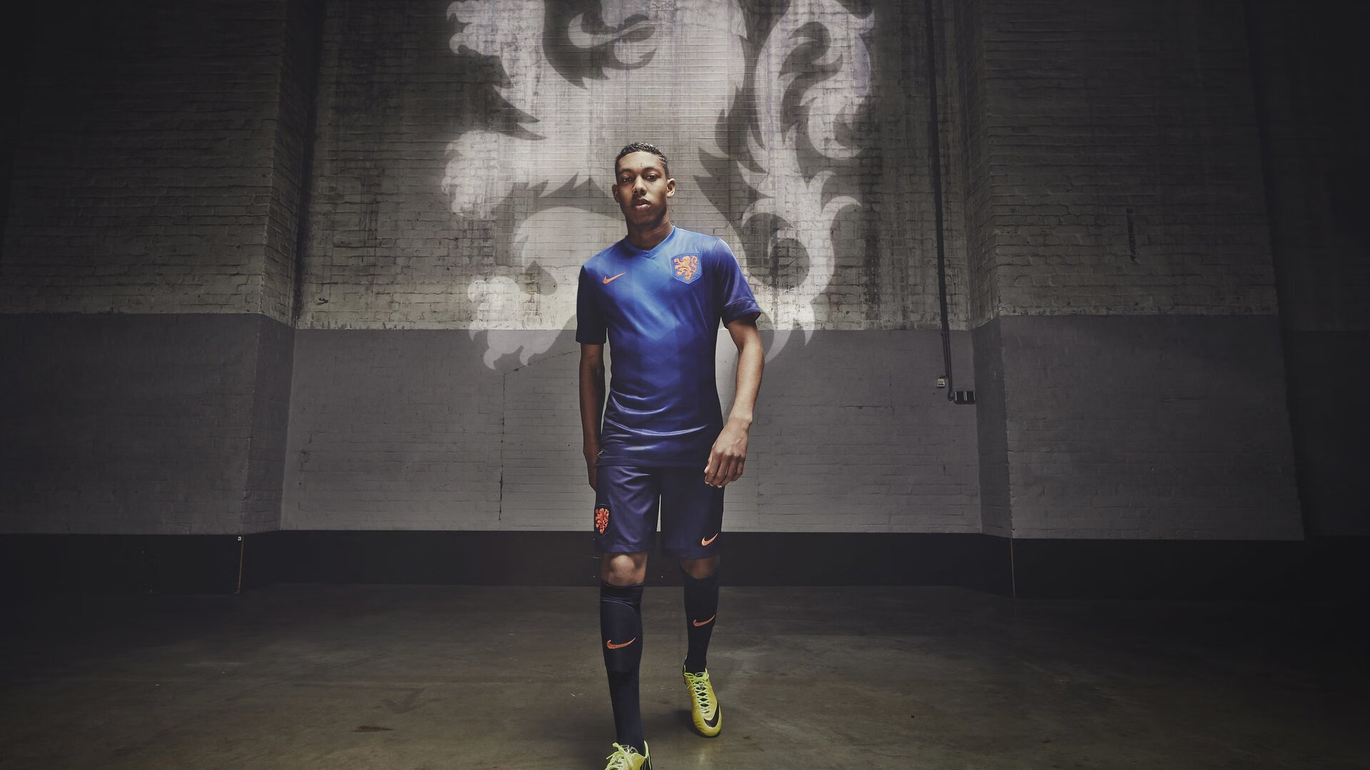 英超球队通过视频分析优化防守站位与协防效率,英超球队规则